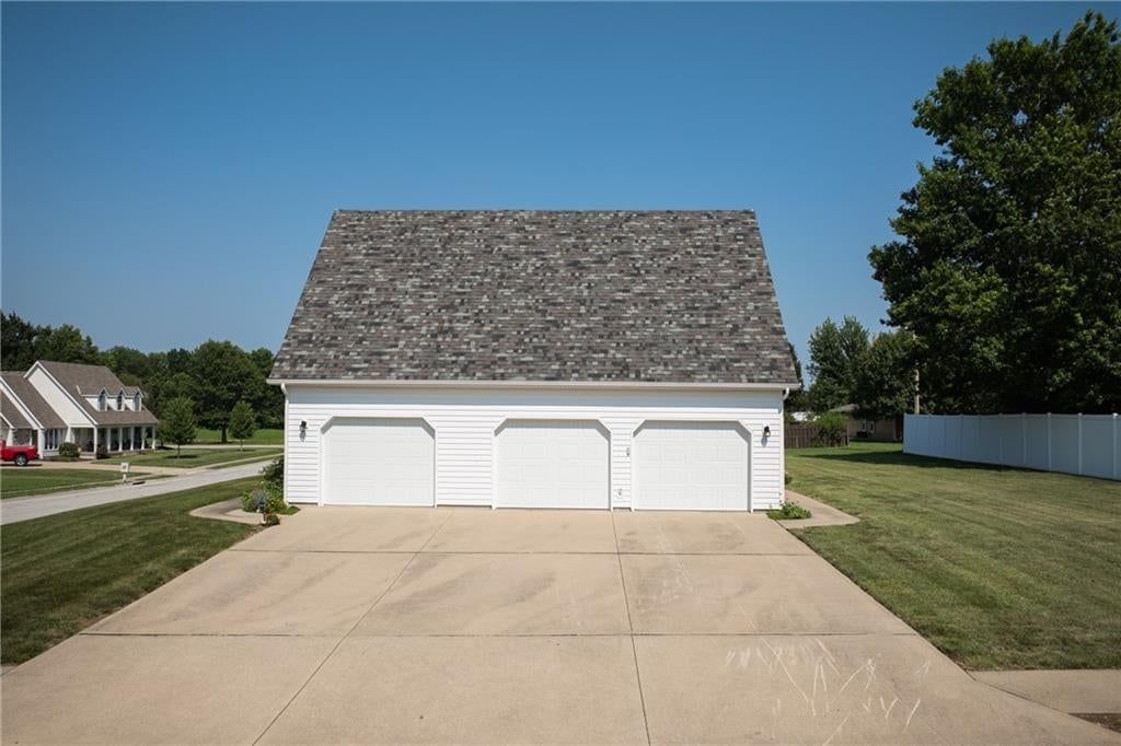 Big backyard, fenced yard and flat lot at 2607 Quail Street, Harrisonville, MO 64701