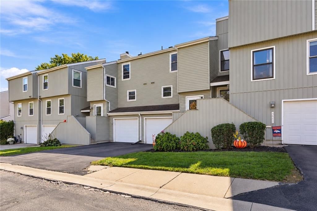 8681 W 108TH Place, Overland Park, KS: listing photo 2