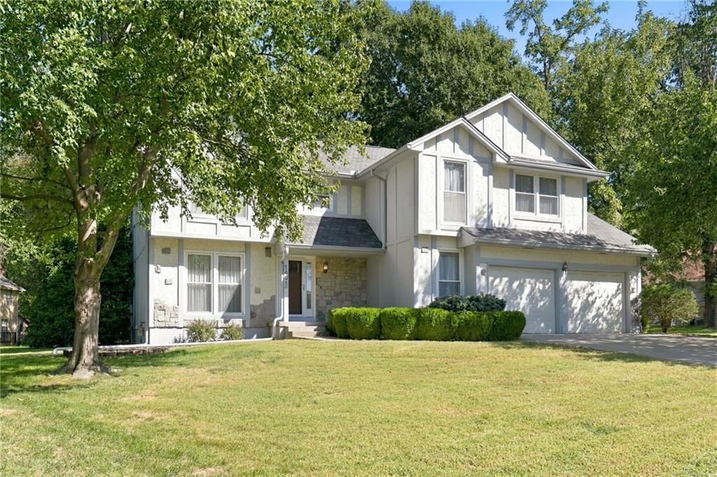1401 Fox Ridge Drive, Blue Springs, MO: listing photo 2