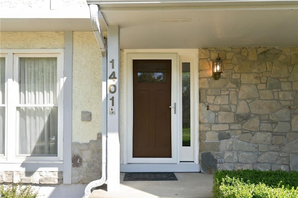 1401 Fox Ridge Drive, Blue Springs, MO: listing photo 3