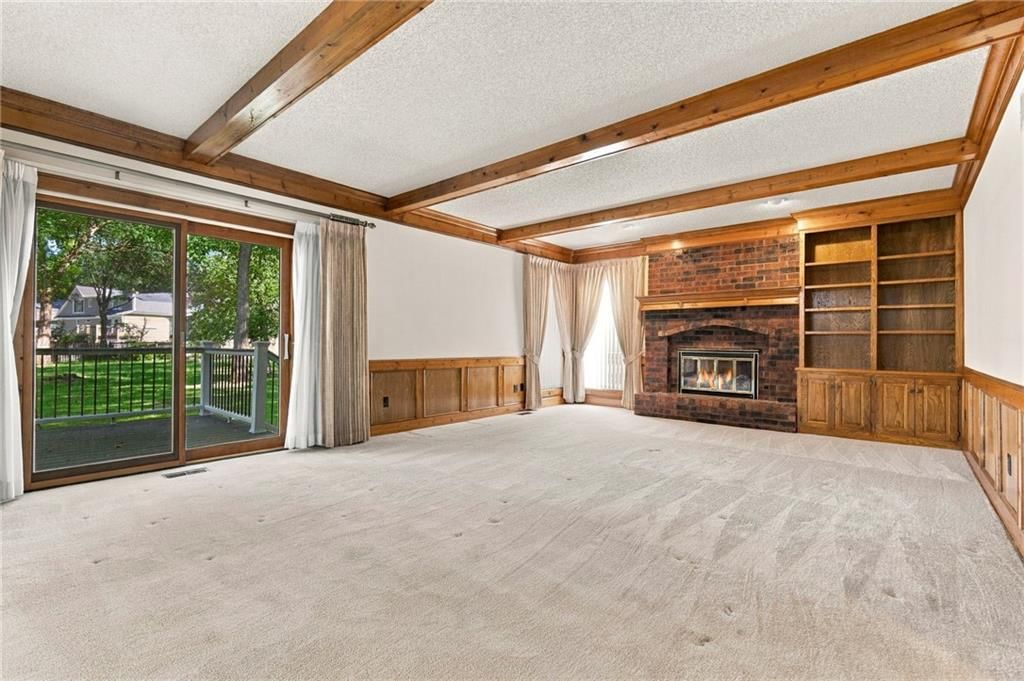 Photo 5 of 36 - 1401 Fox Ridge Drive, Blue Springs, MO 64015