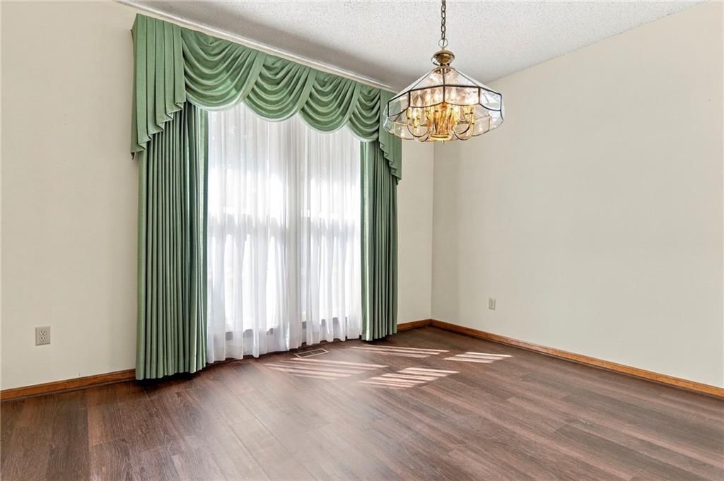 Photo 13 of 36 - 1401 Fox Ridge Drive, Blue Springs, MO 64015