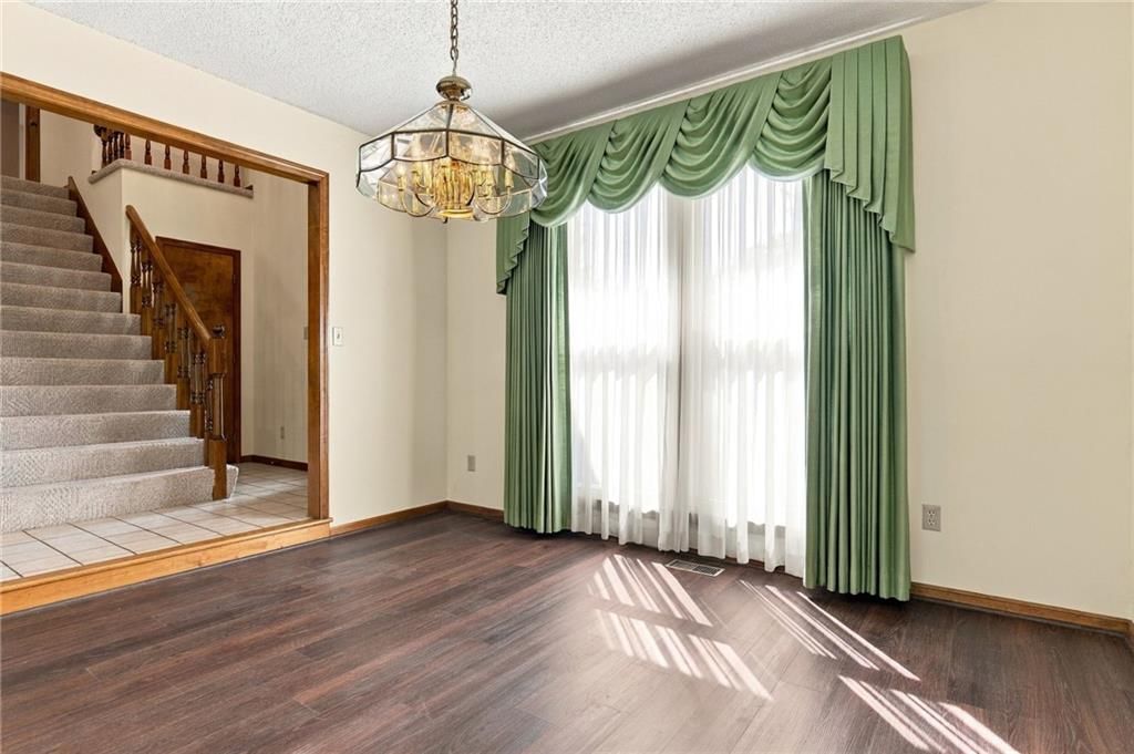 Photo 14 of 36 - 1401 Fox Ridge Drive, Blue Springs, MO 64015