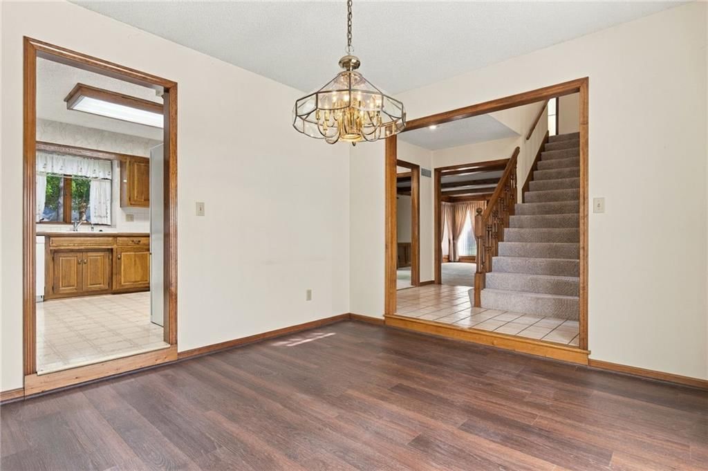 Photo 15 of 36 - 1401 Fox Ridge Drive, Blue Springs, MO 64015