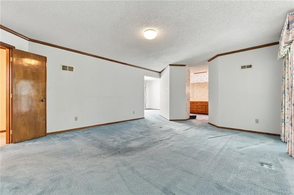 Photo 20 of 36 - 1401 Fox Ridge Drive, Blue Springs, MO 64015