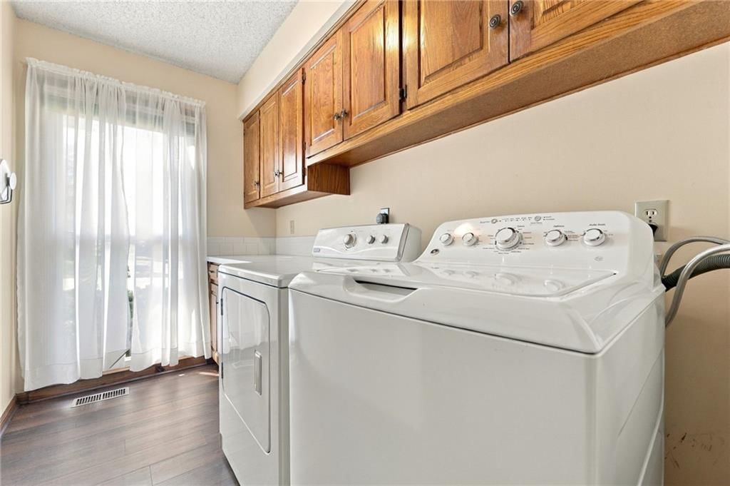 Photo 31 of 36 - 1401 Fox Ridge Drive, Blue Springs, MO 64015