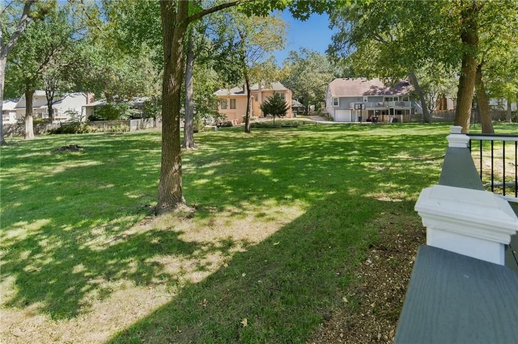 Photo 33 of 36 - 1401 Fox Ridge Drive, Blue Springs, MO 64015