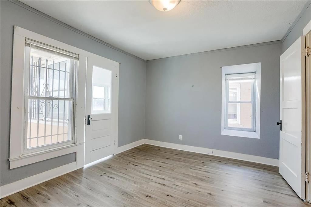 Photo 6 of 14 - 2325 Park Avenue, Kansas City, MO 64127