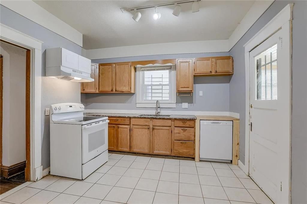 Photo 8 of 14 - 2325 Park Avenue, Kansas City, MO 64127