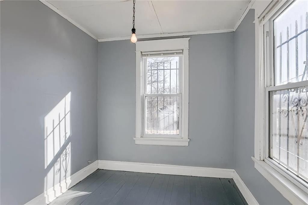 Photo 10 of 14 - 2325 Park Avenue, Kansas City, MO 64127