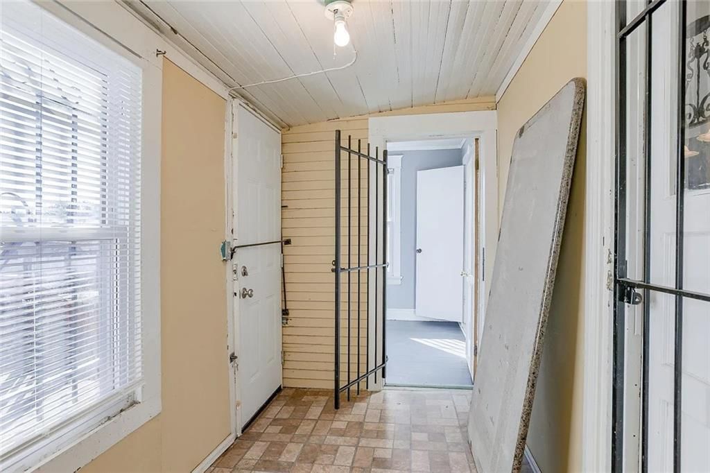 Photo 11 of 14 - 2325 Park Avenue, Kansas City, MO 64127