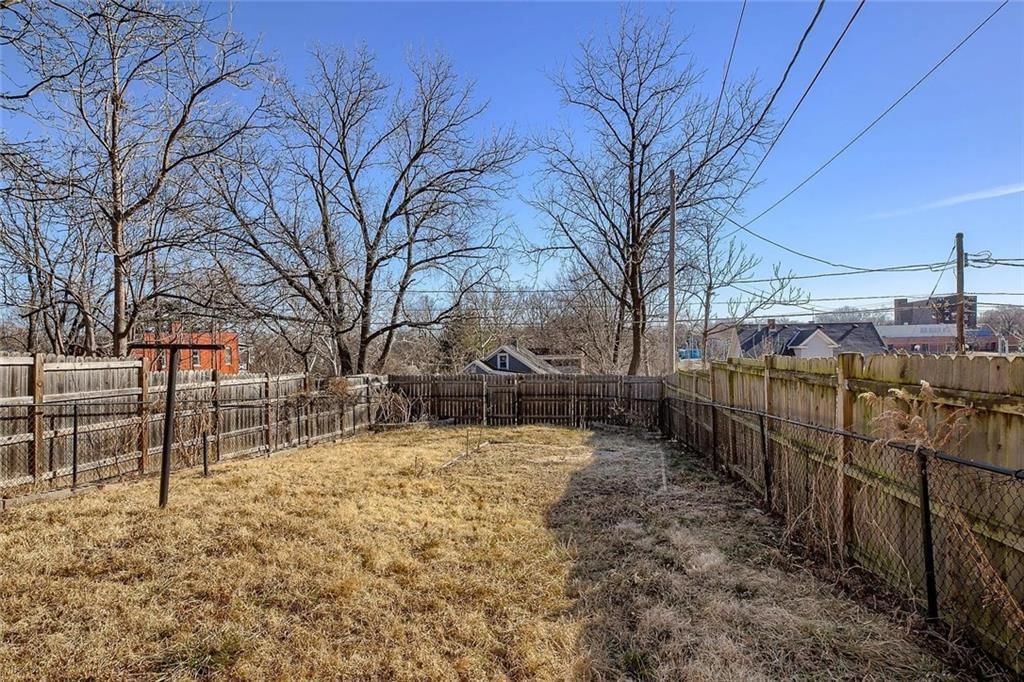 Photo 13 of 14 - 2325 Park Avenue, Kansas City, MO 64127