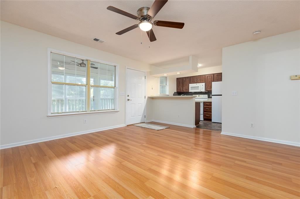 Photo 5 of 25 - 6966 N Olive Street, Gladstone, MO 64118