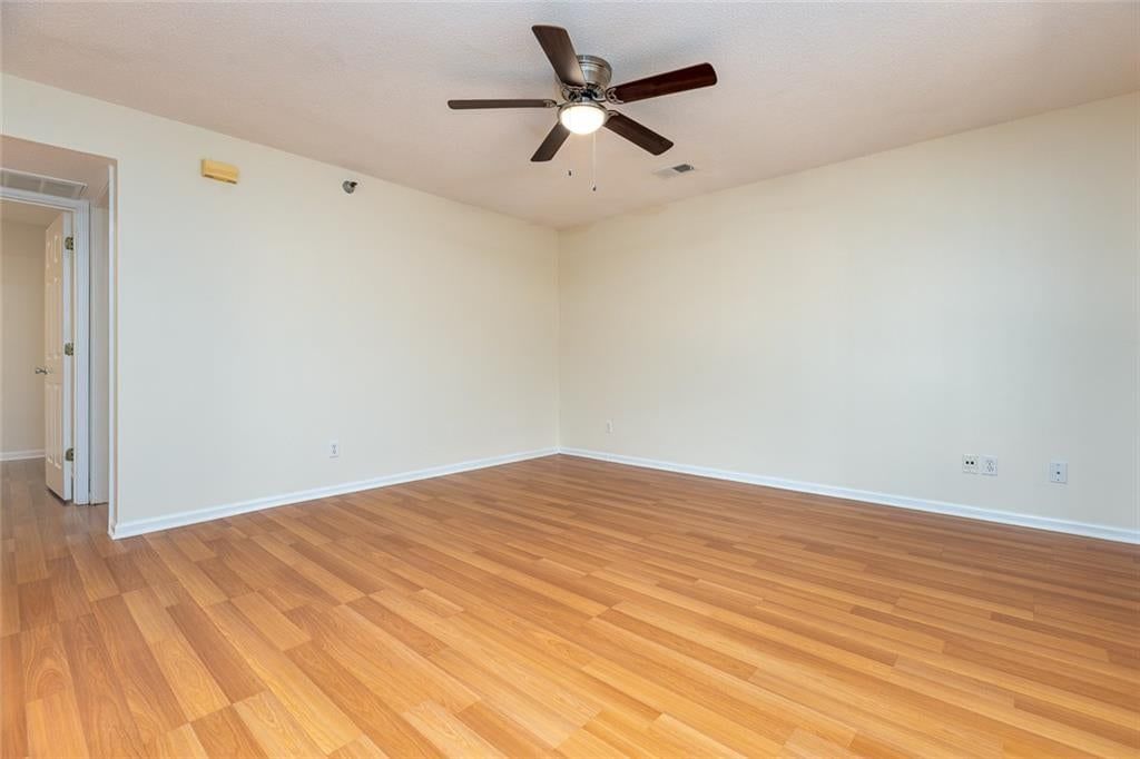 Photo 6 of 25 - 6966 N Olive Street, Gladstone, MO 64118