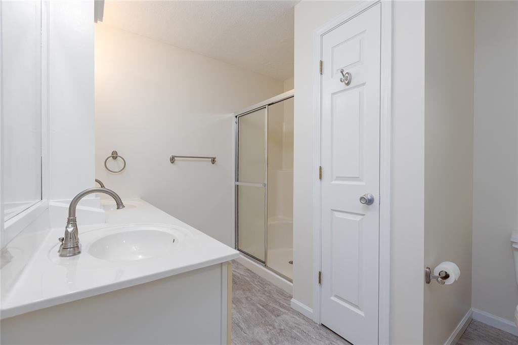Photo 13 of 25 - 6966 N Olive Street, Gladstone, MO 64118
