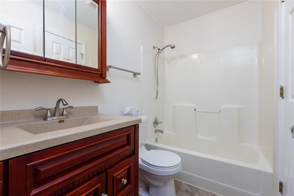 Photo 21 of 25 - 6966 N Olive Street, Gladstone, MO 64118