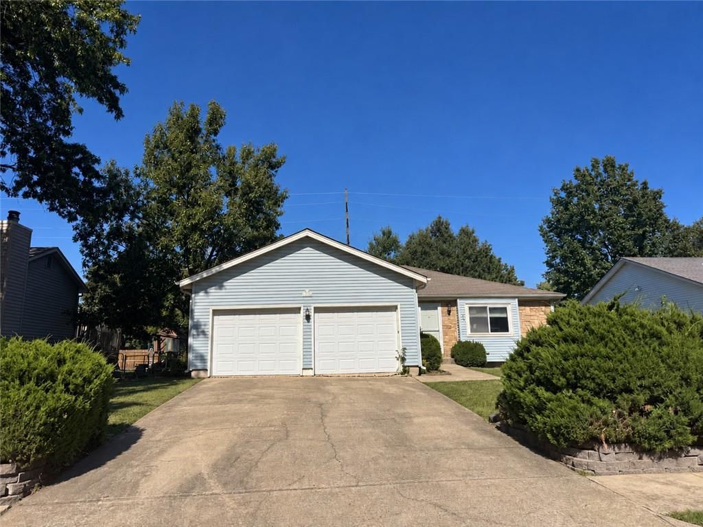 1106 E Elizabeth Street, Olathe, KS: listing photo 2
