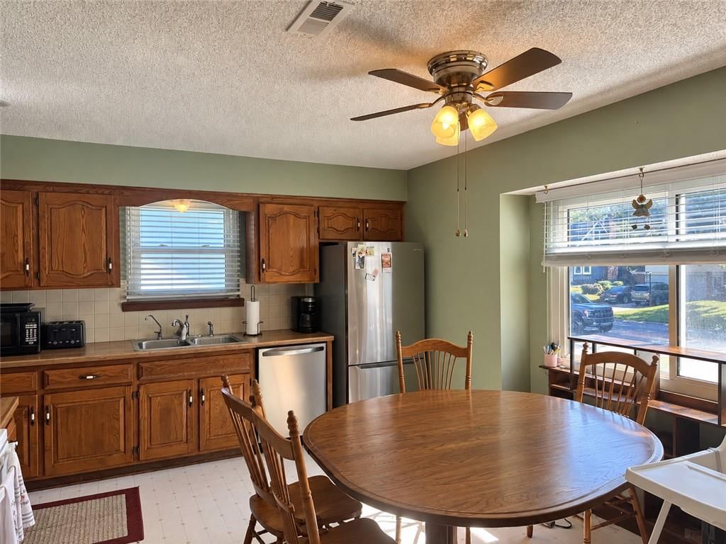 1106 E Elizabeth Street, Olathe, KS: listing photo 3