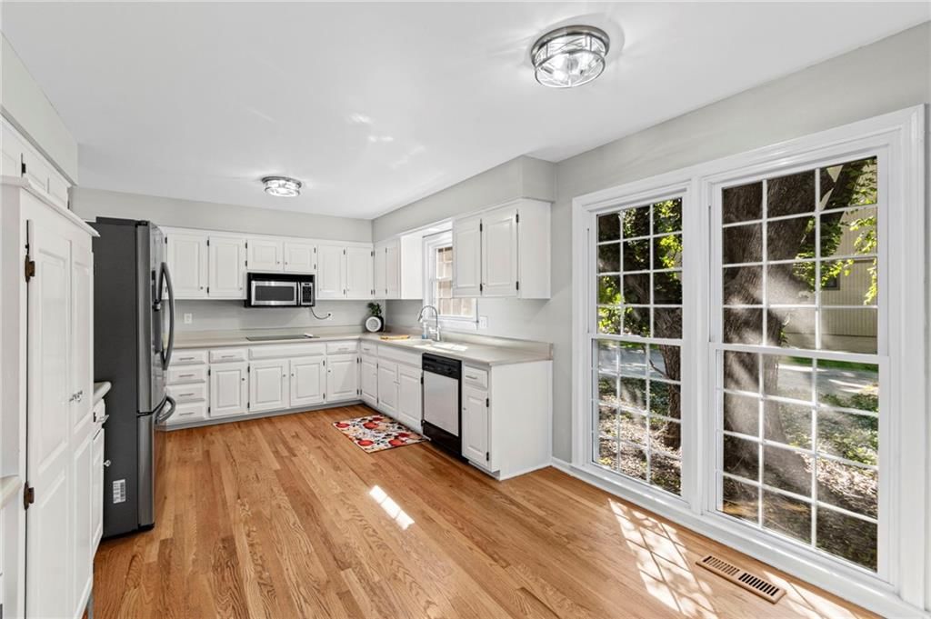 Photo 9 of 51 - 11278 Hemlock Street, Overland Park, KS 66210