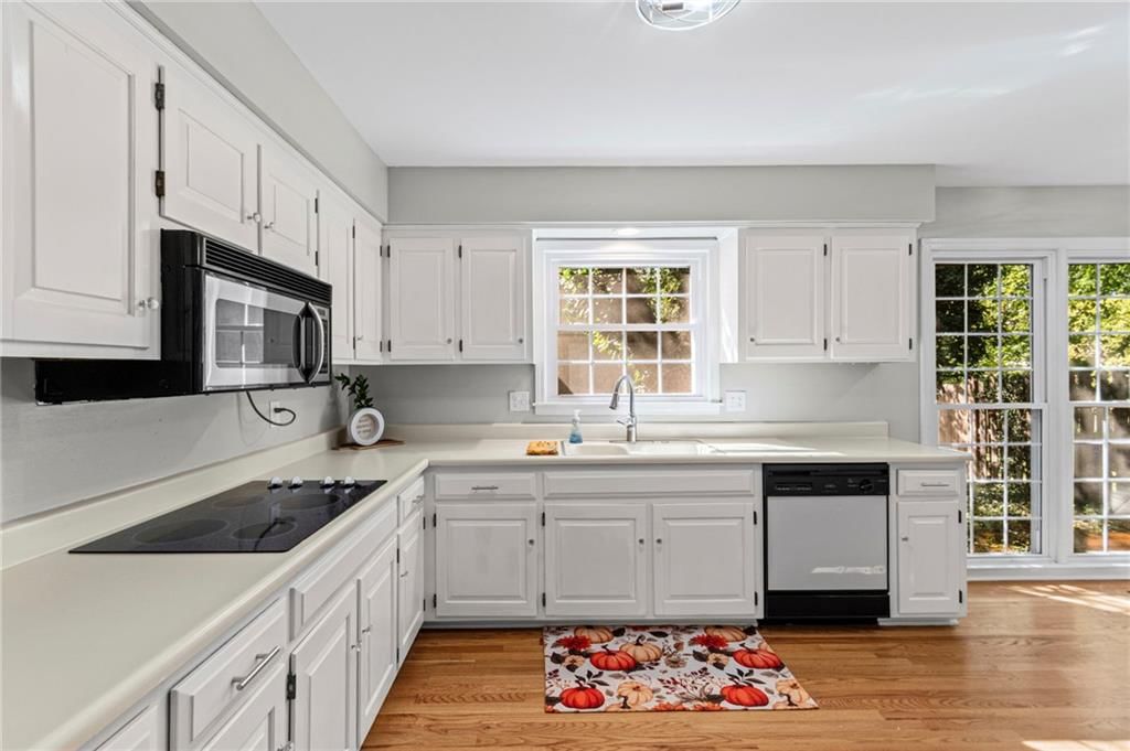 Photo 11 of 51 - 11278 Hemlock Street, Overland Park, KS 66210