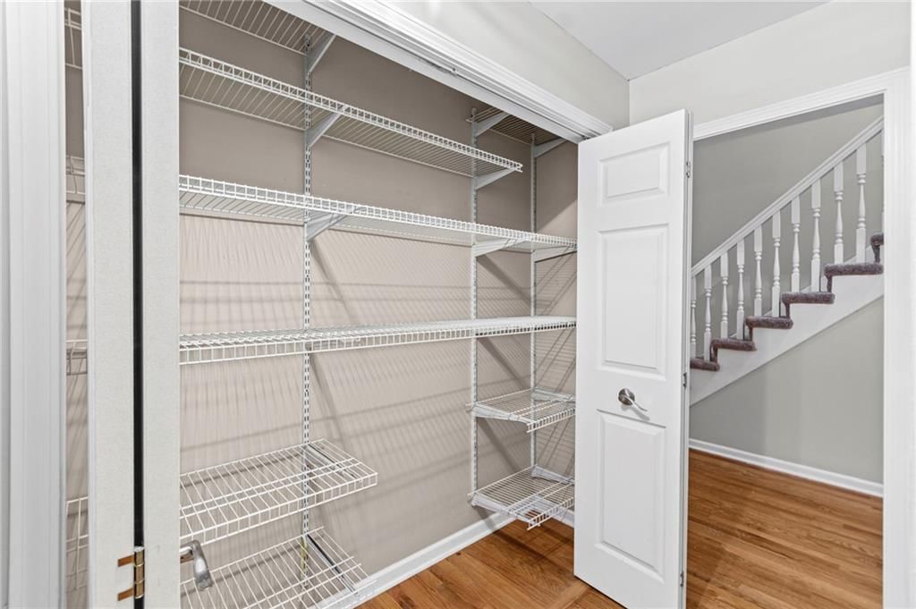 Photo 12 of 51 - 11278 Hemlock Street, Overland Park, KS 66210