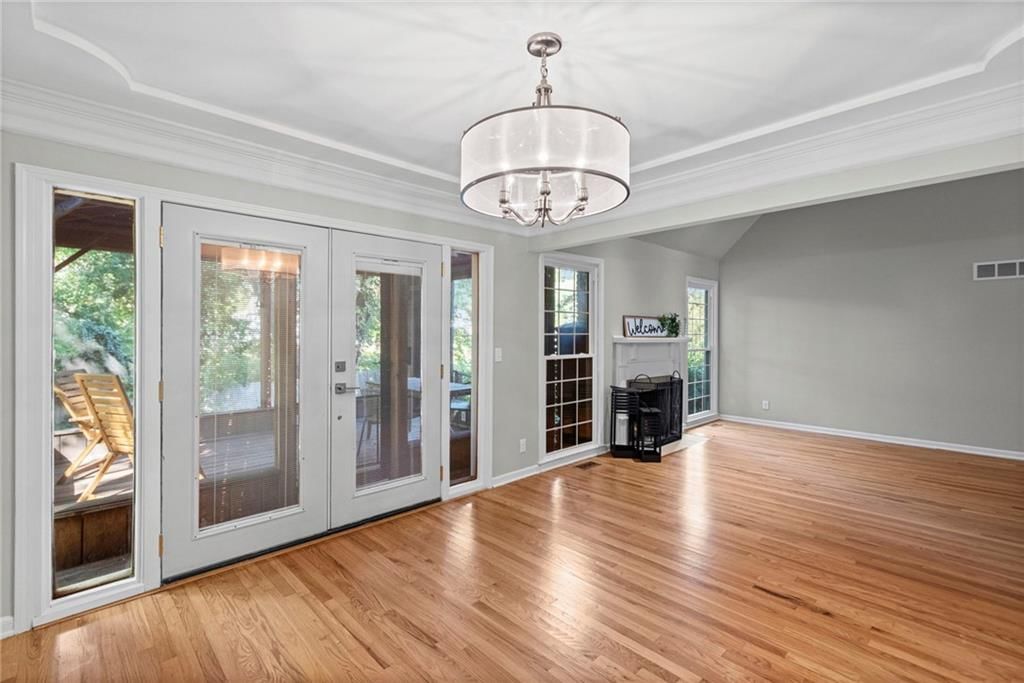 Photo 15 of 51 - 11278 Hemlock Street, Overland Park, KS 66210
