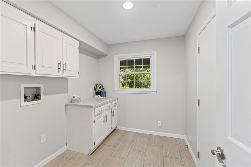 Photo 19 of 51 - 11278 Hemlock Street, Overland Park, KS 66210
