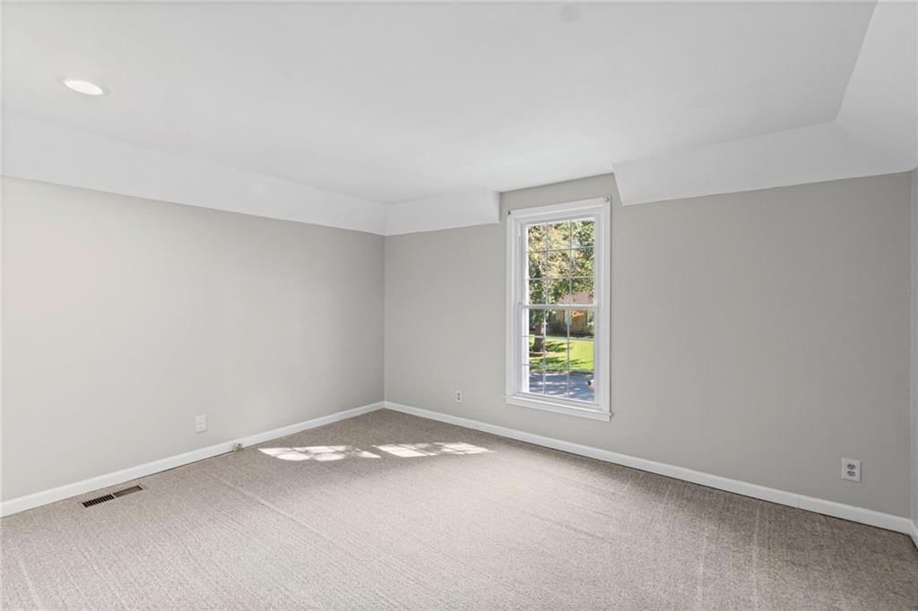 Photo 30 of 51 - 11278 Hemlock Street, Overland Park, KS 66210