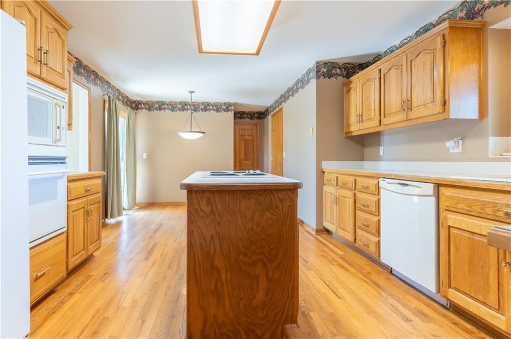Photo 11 of 38 - 3725 SW Evergreen Lane, Lee's Summit, MO 64082