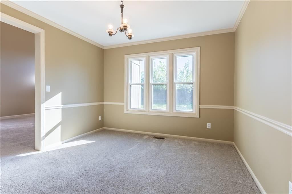 Photo 12 of 38 - 3725 SW Evergreen Lane, Lee's Summit, MO 64082