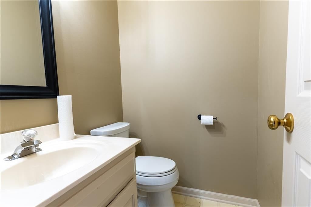 Photo 14 of 38 - 3725 SW Evergreen Lane, Lee's Summit, MO 64082