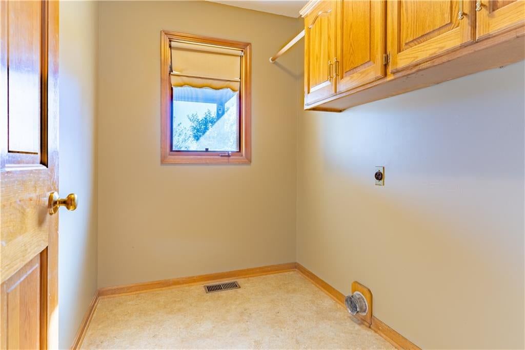 Photo 15 of 38 - 3725 SW Evergreen Lane, Lee's Summit, MO 64082
