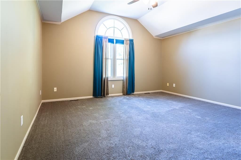 Photo 20 of 38 - 3725 SW Evergreen Lane, Lee's Summit, MO 64082