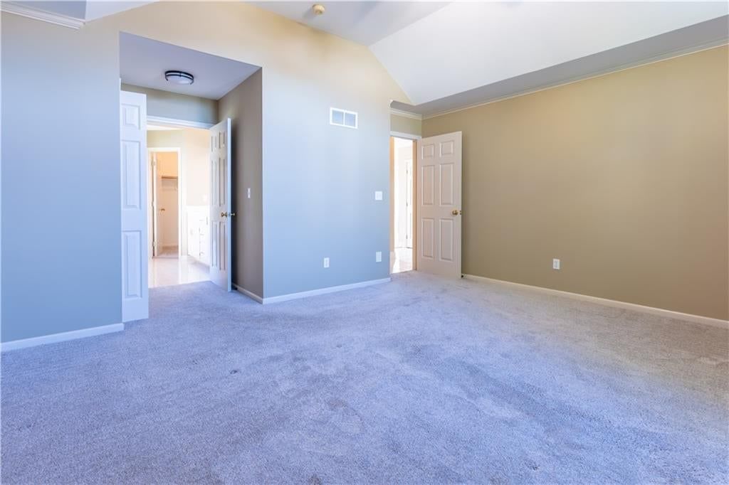 Photo 21 of 38 - 3725 SW Evergreen Lane, Lee's Summit, MO 64082