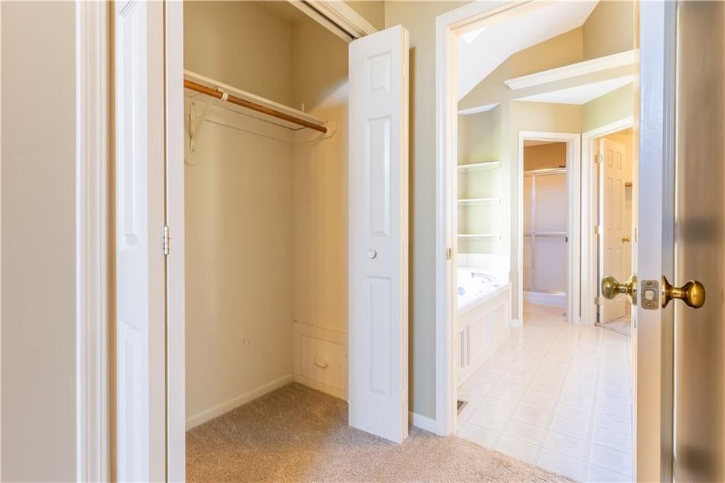 Photo 22 of 38 - 3725 SW Evergreen Lane, Lee's Summit, MO 64082