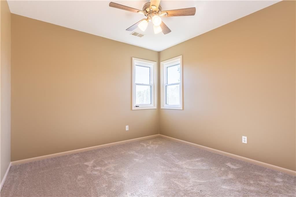 Photo 25 of 38 - 3725 SW Evergreen Lane, Lee's Summit, MO 64082