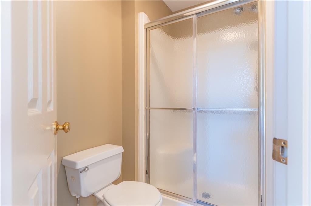 Photo 28 of 38 - 3725 SW Evergreen Lane, Lee's Summit, MO 64082