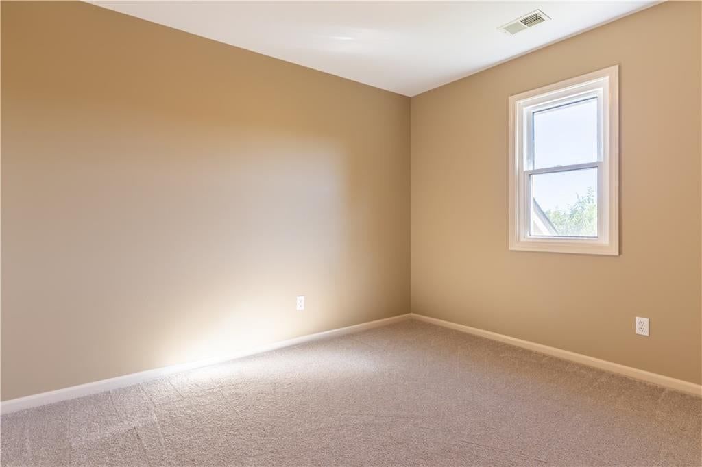 Photo 30 of 38 - 3725 SW Evergreen Lane, Lee's Summit, MO 64082