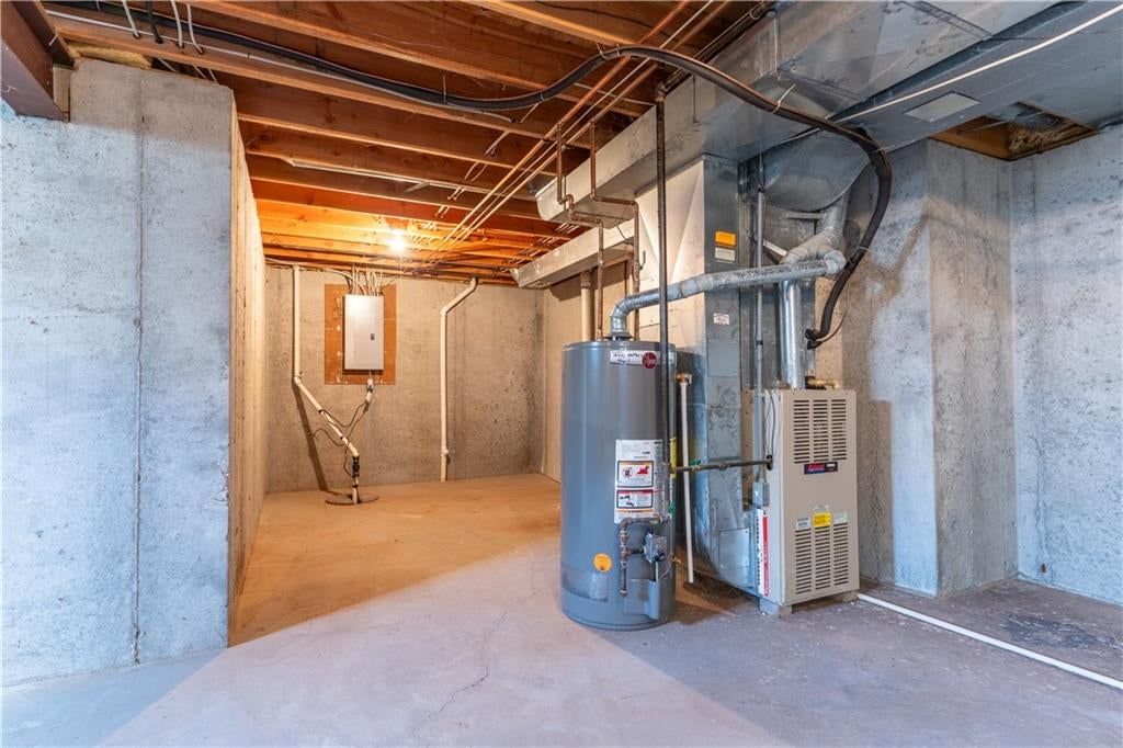 Photo 33 of 38 - 3725 SW Evergreen Lane, Lee's Summit, MO 64082