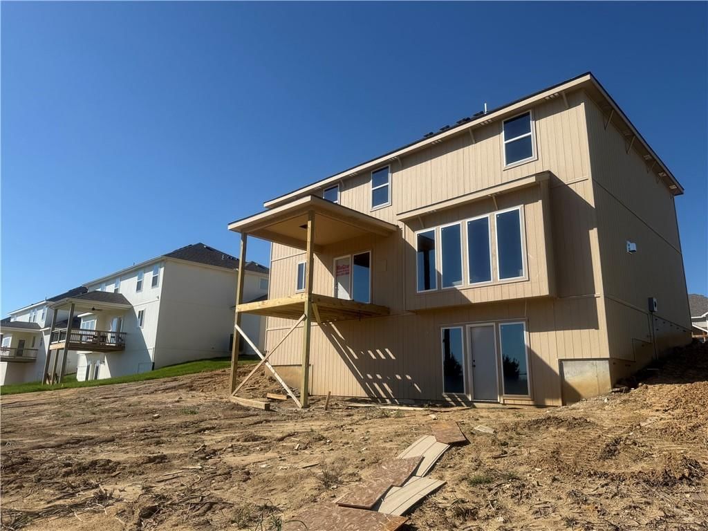 9005 N Poplar Avenue, Kansas City, MO: listing photo 2