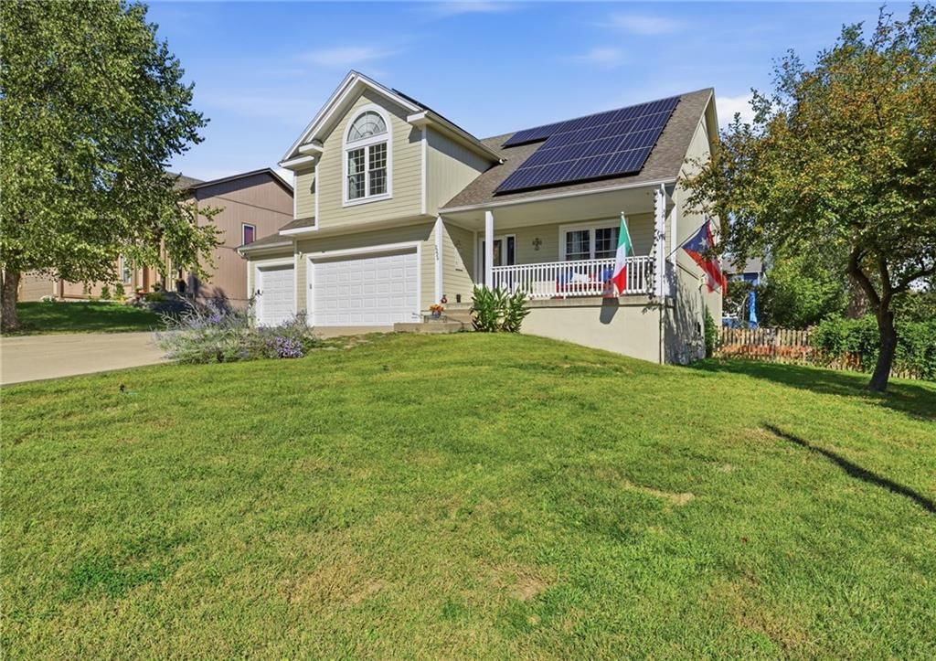2226 Martha Lane, Greenwood, MO: listing photo 2