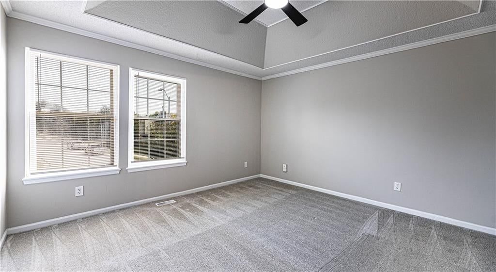 Tray ceiling at 11200 N Central Street, Kansas City, MO 64155
