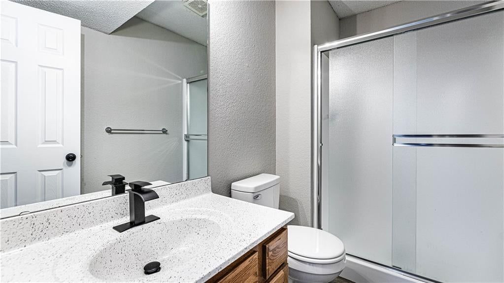 Photo 13 of 19 - 11200 N Central Street, Kansas City, MO 64155