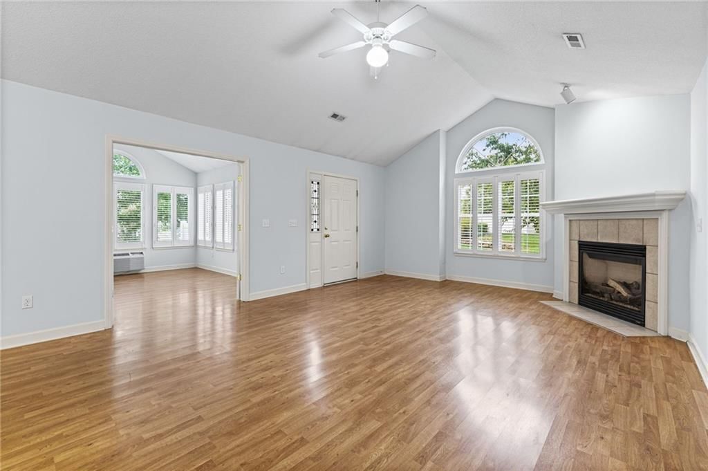 Photo 9 of 43 - 7110 Hedge Lane Terrace, Shawnee, KS 66227