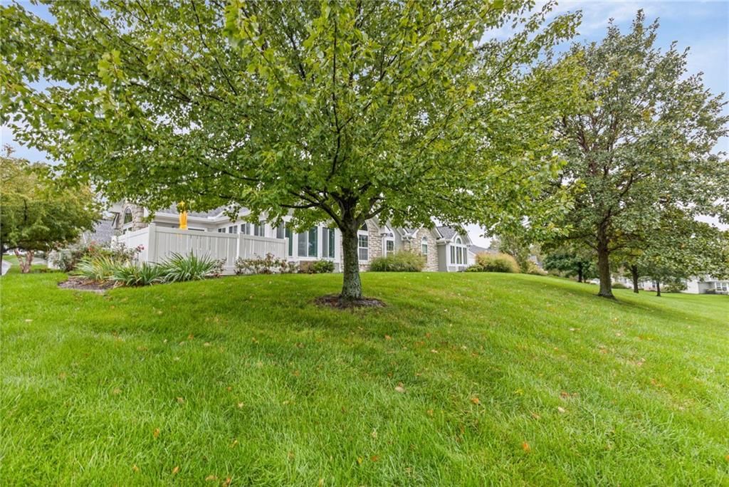 Photo 4 of 43 - 7110 Hedge Lane Terrace, Shawnee, KS 66227