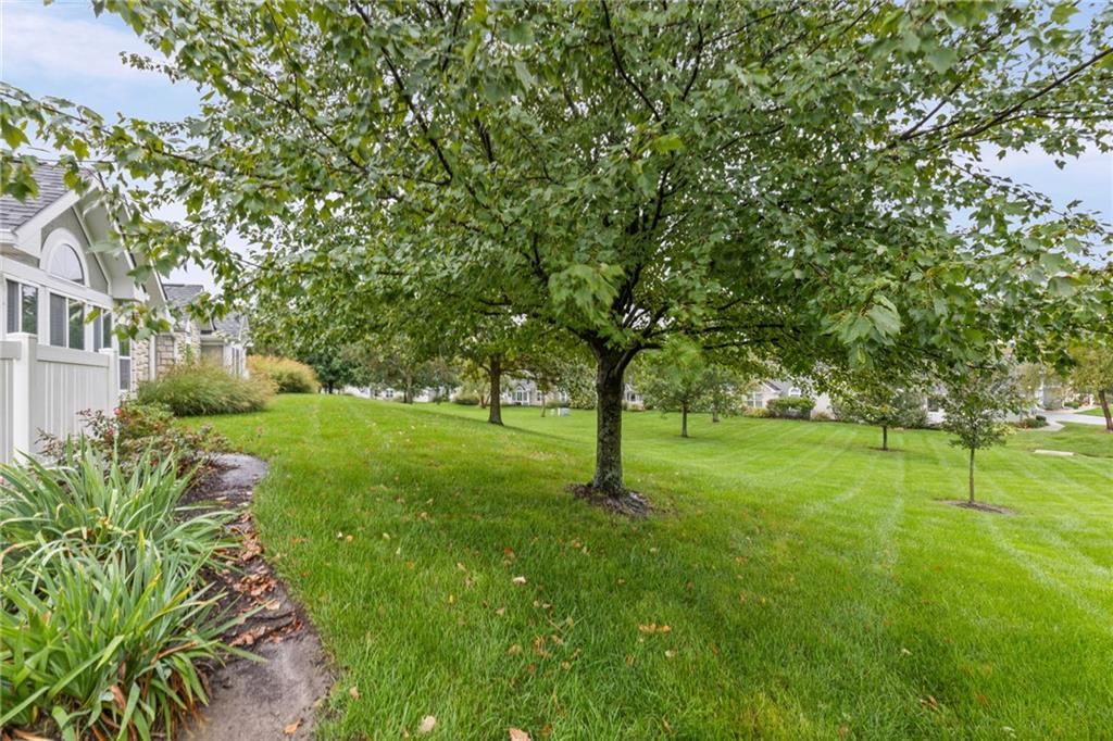 Photo 5 of 43 - 7110 Hedge Lane Terrace, Shawnee, KS 66227