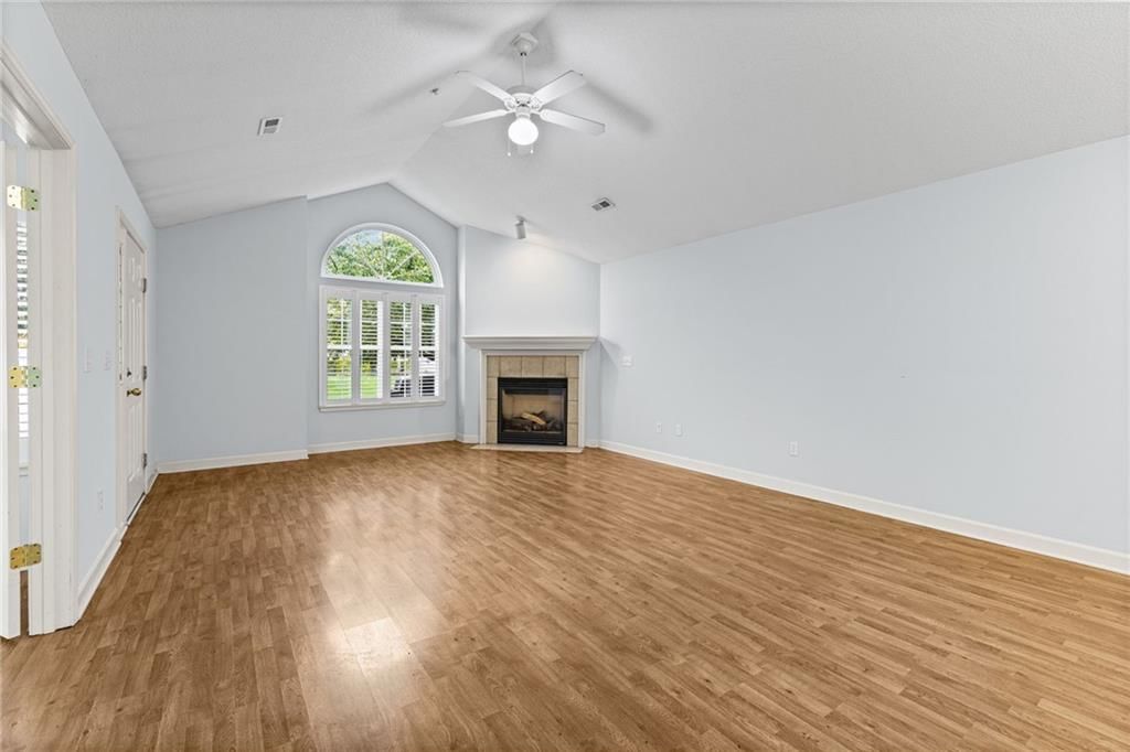 Photo 8 of 43 - 7110 Hedge Lane Terrace, Shawnee, KS 66227