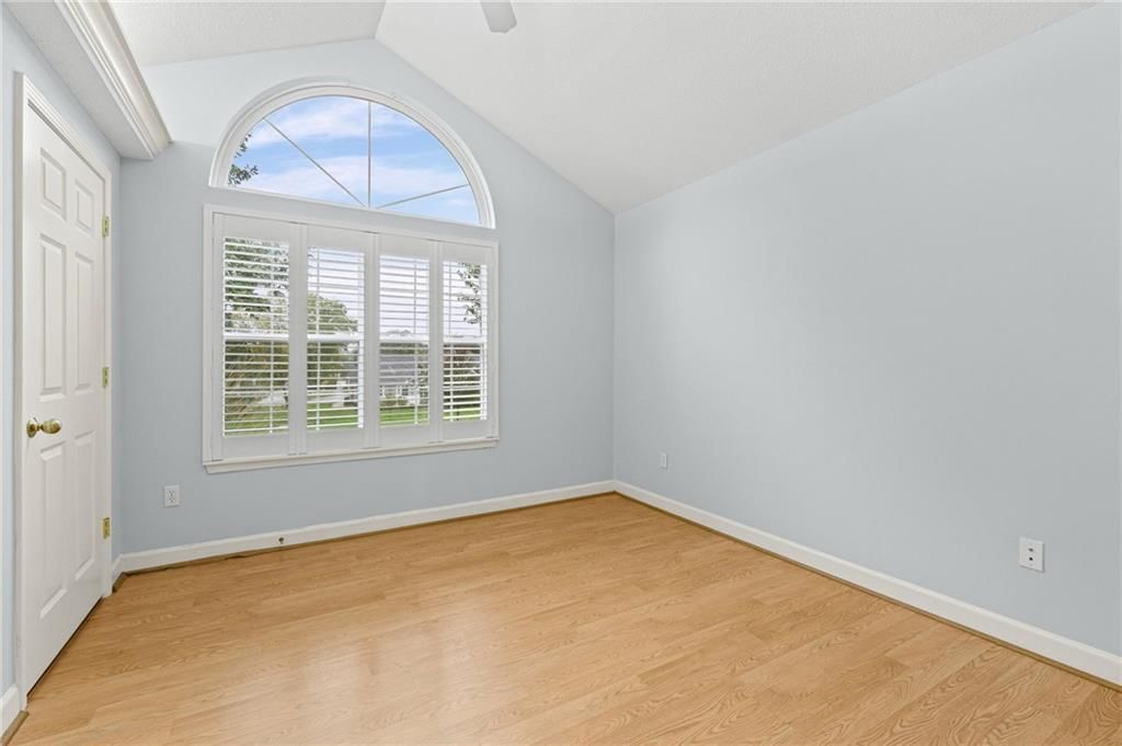 Photo 27 of 43 - 7110 Hedge Lane Terrace, Shawnee, KS 66227