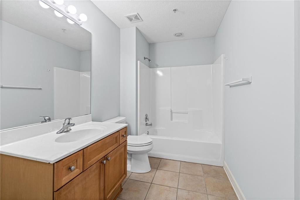 Photo 28 of 43 - 7110 Hedge Lane Terrace, Shawnee, KS 66227