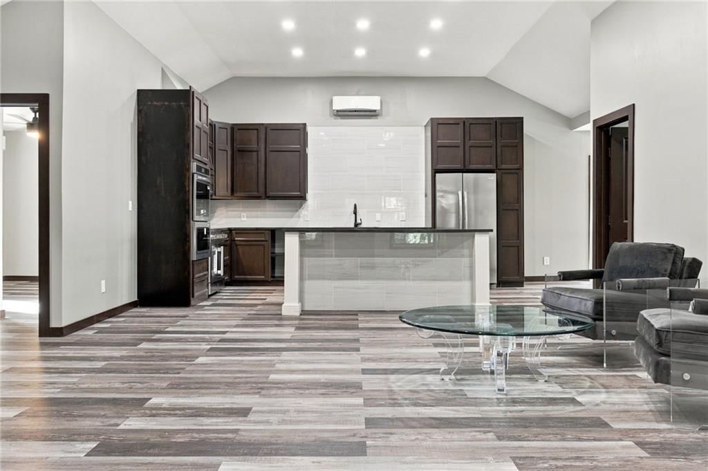 735 E Devon Street, Independence, MO: listing photo 2